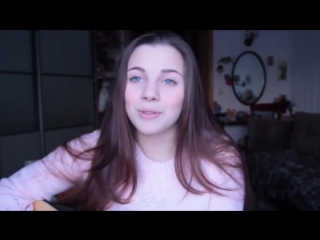 Очень красивая девушка поет ангельским голосом