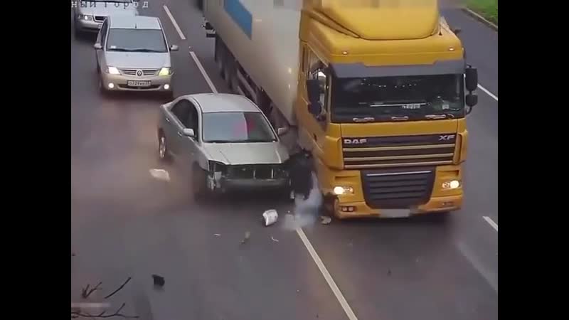 Наступил на лицо