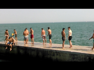 Прыжки и купания витали и жеки