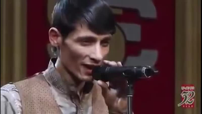 Армянин голосом изображает дудук