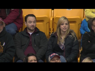 Guy pulls out sign on gophers kiss cam
