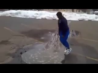 Какашка прыгает