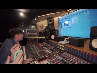 [filipin is bro] siri записала свой трек! это дикий хит! экстремальный сири челлендж