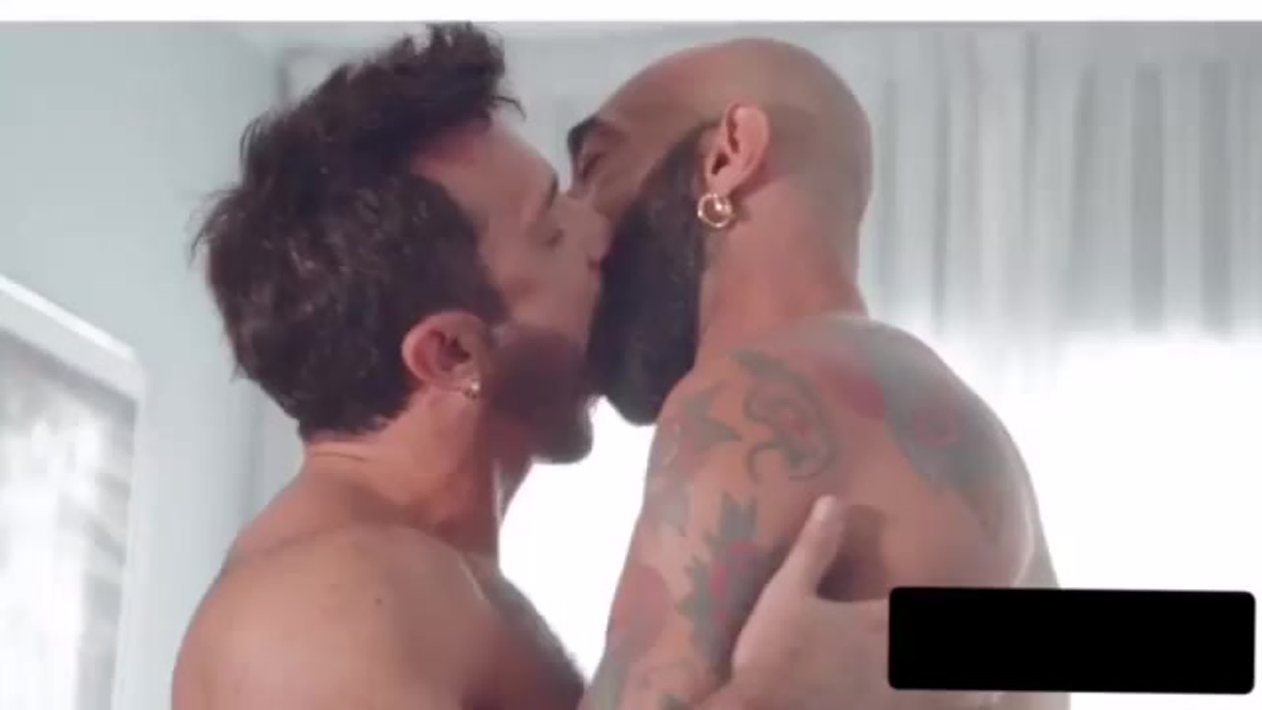 Huge daddy cock fucks slutt mp4