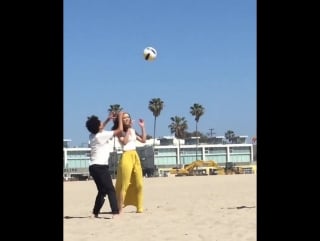 @mstinalawson playing bootleg volleyball in the wind😄solange, raquel, julez!