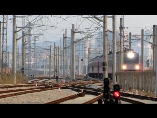 {{cnr}} hxd3c 1025 hauling k952 passenger train passing pinghu south railway station