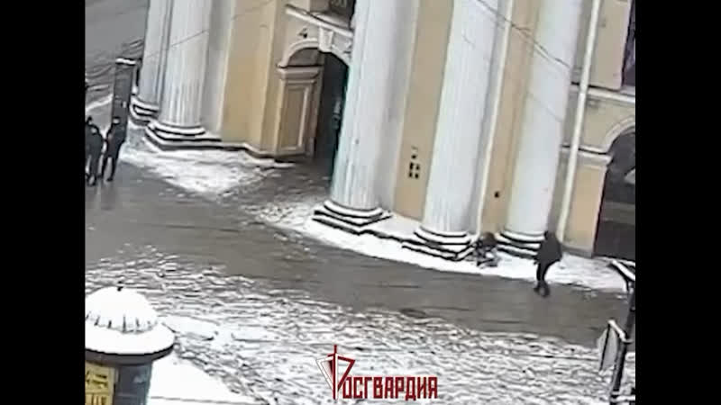 В санкт петербурге мигрант из узбекистана расстрелял в упор сотрудника омон из помпового ружья