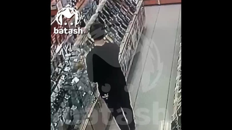 Вынес айфоны в трусах