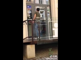 Victoria spotted filming in prague (180718)