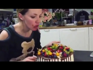 А попа то слипнется