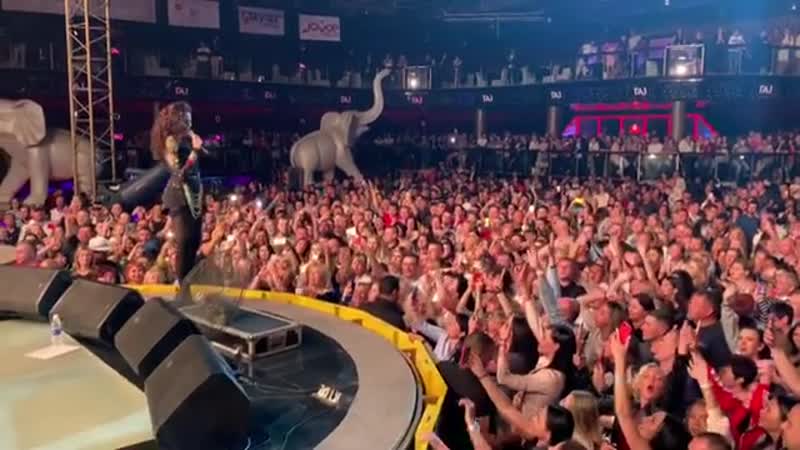 Настя каменских в египте "тримай"