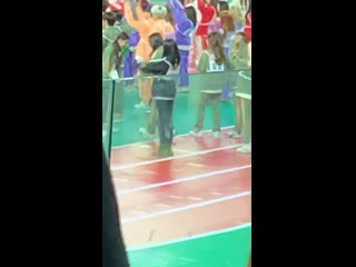 Hyejoo walked over just to slap yves’s ass