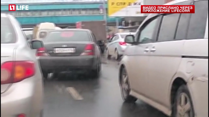 Новосибирские водители игнорируют просьбы полицейских не обливаться на дорогах