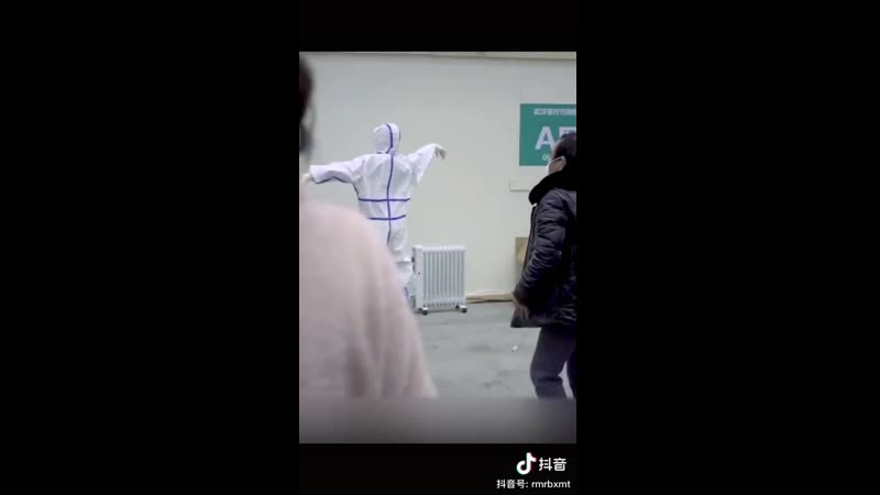 Китайские медсёстры станцевали с пациентами в госпитале для больных коронавирусом