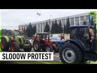 Tractor driving farmers take over chisinau streets