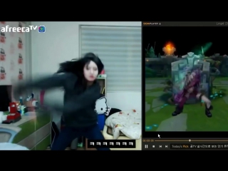 [funny] korean girl dancing to video game references