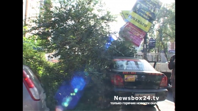 Во владивостоке наркоман угнал такси, разбил три машины и повалил столб