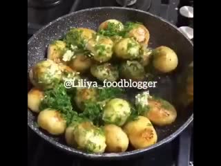 Молодая картошечка с чесночком и укропом