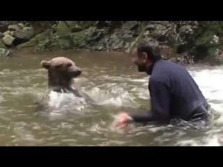 Водные игры с медвежонком