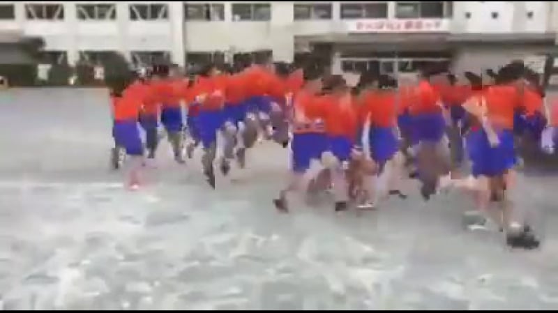 Как азиатские молодые через скакалку прыгают © видеожесть