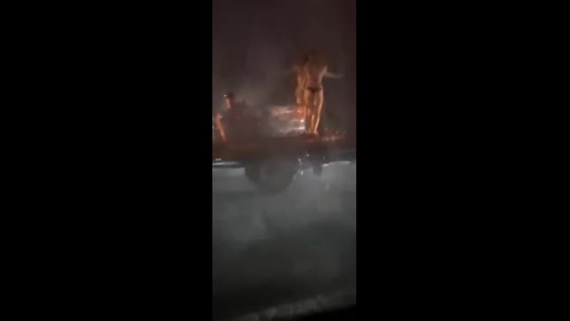 Секс перформанс в донецке голые деи в бассейне на трале 2
