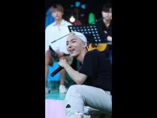 [fancam] 180810 на съемках "busking from a bus"