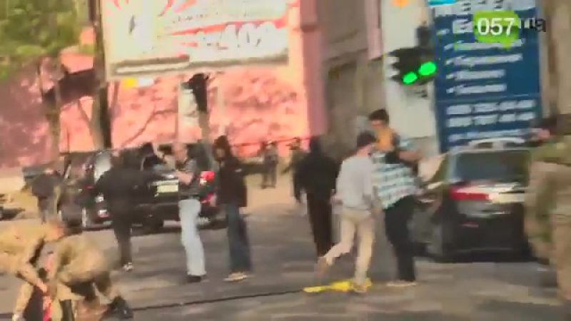 ✔ особое мнение град камней и яиц участников антикризисного форума чуть не растерзали активисты (18 04 2016)