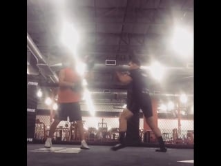 Great work with @beltranboxing again this morning learning from a fellow world champion #boxing #mma #wrestling #fitness @mons