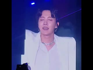 Plss hoseok closed his eyes and smiled whilst the armys were chanting j hope! he can genui