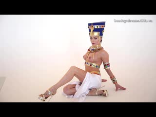 Leya nefertiti