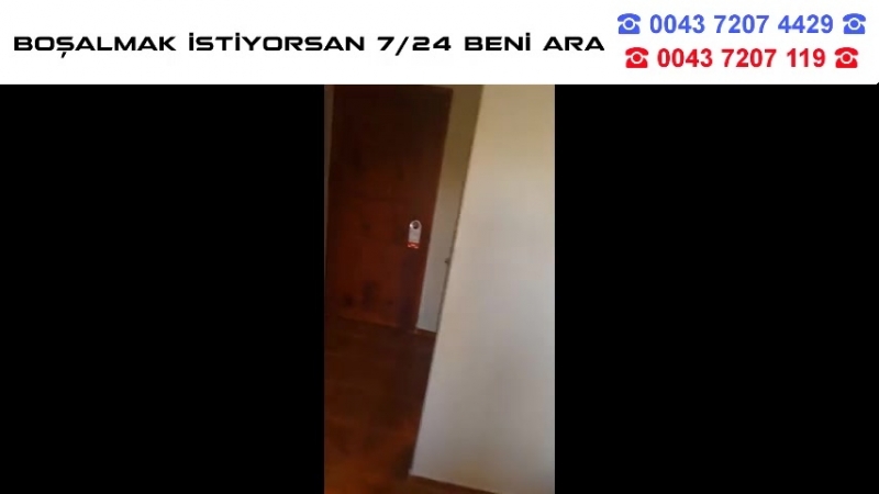 Türk eşi̇ni̇ si̇kti̇ren koca karisini banyoda çeki̇yor