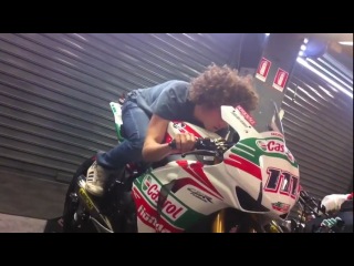 Marco simoncelli tries out a castrol honda for size