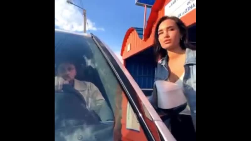 Девушка, вас подвезти?