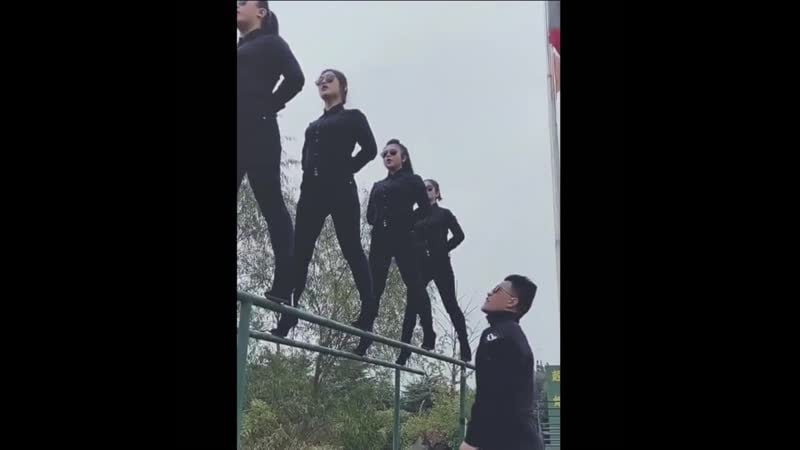 Универсальные солдаты на шпильках