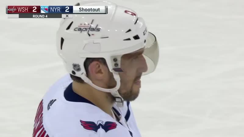 Овечкин забрасывает буллит, не бросая даже по воротам