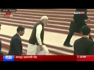 Pm modi falls down the stairs in at atal ghat in kanpur