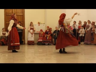 Настя с тоней пляшут