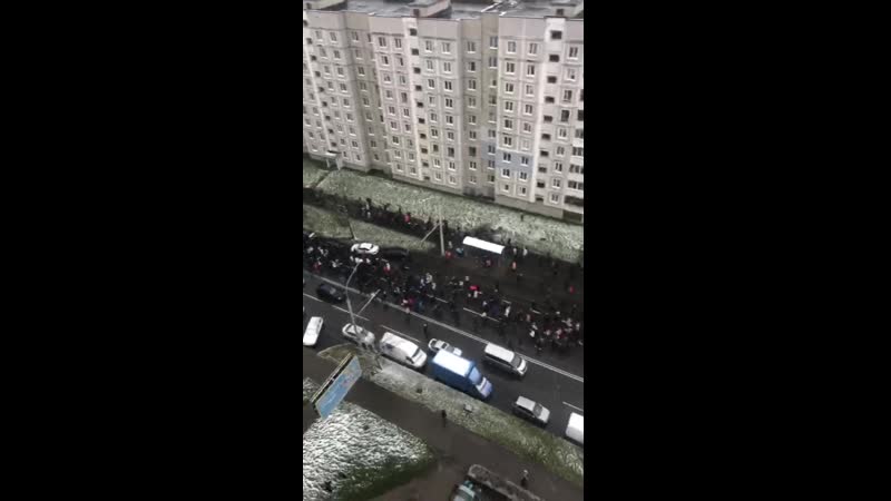 Протестующие минчане выходят на проезжую часть (2)