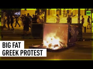Tear gas & water cannons protest turns porn in thessaloniki