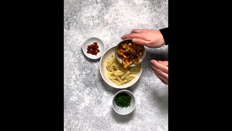 Фузилли прато верде с вялеными томатами mov