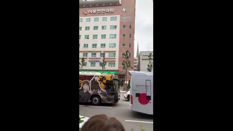 Haechan porn video – The haechan bus following the taeil bus is so on brand