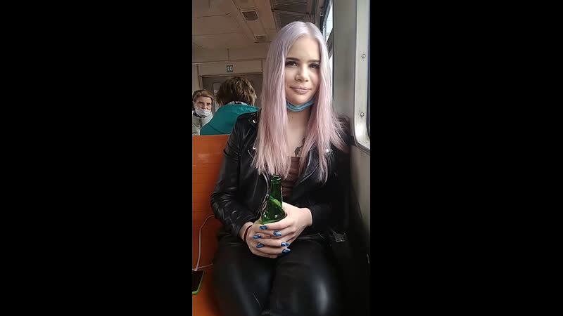 Маня едет в шапки нигоника