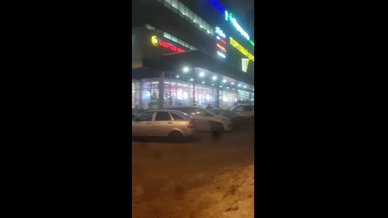 Свайп вправо "девушка легкого поведения"
