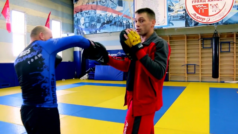 Работа на лапах в боксе с русланом акумовым принципы и основы боксерской тренирои на лапах