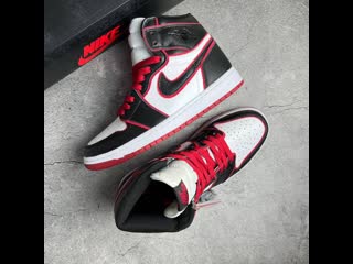 Air jordan 1 retro high bloodline black/gym red white 555088 062