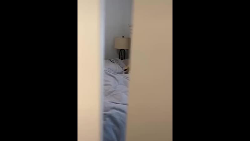 Она спит, как будто отработала 12 часовую смену на заводе