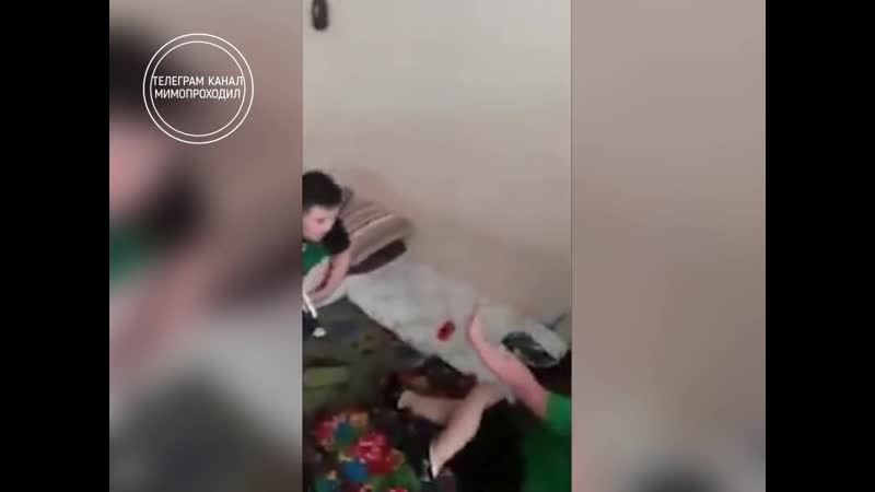 Жестокий отец "прививает" сыну любовь к спорту москва, апрель 2020