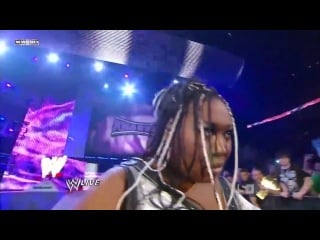 Wwe raw maryse vs kelly kelly (kharma attacks maryse)