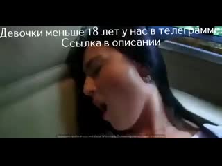 Трахает на заднем сиденье секс в машине жестко грубо