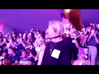 [fancam] 180527 leo bowed to hakyeon's parents @ vixx live lost fantasia